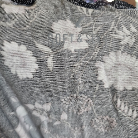 American Eagle Soft & Sexy tie strap floral print flowy top size medium - Picture 3 of 5